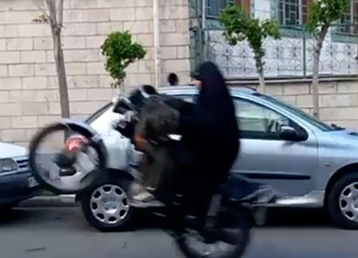 موتور سواری بانوان