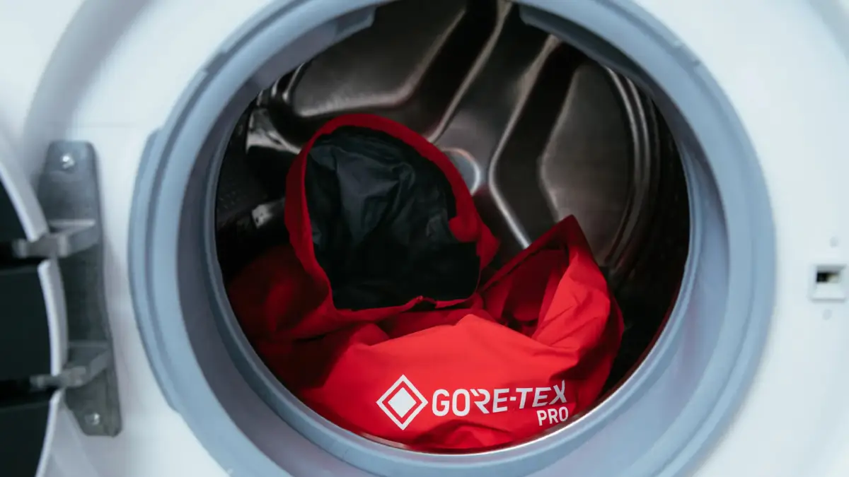 راهنمای علمی شستشو و نگهداری پارچه‌های گورتکس (۲۰۲۵)